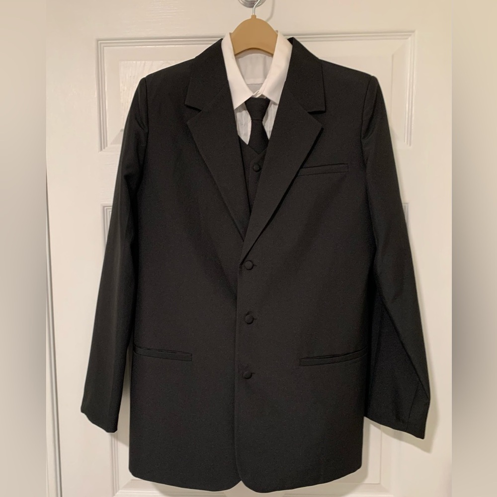 Classic Black Tuxedo Boys Size 20 Perfect for black tie event or music recital.